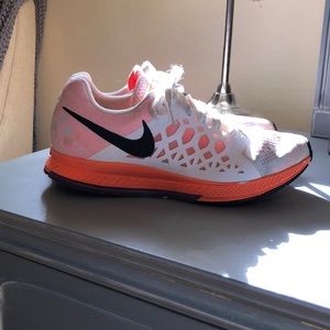 Women’s Nike Pegasus 31 Running Shoes Size US 8.5